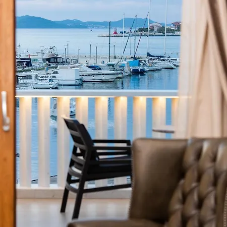 Kod Guste לינה וארוחת בוקר Sukošan